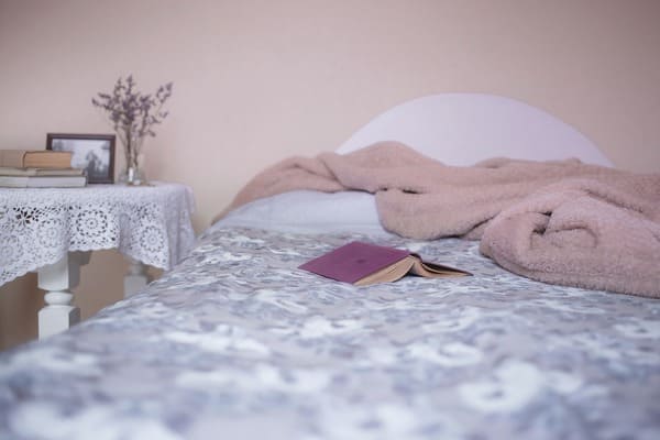 تفسير حلم النوم على السرير مع الحبيب